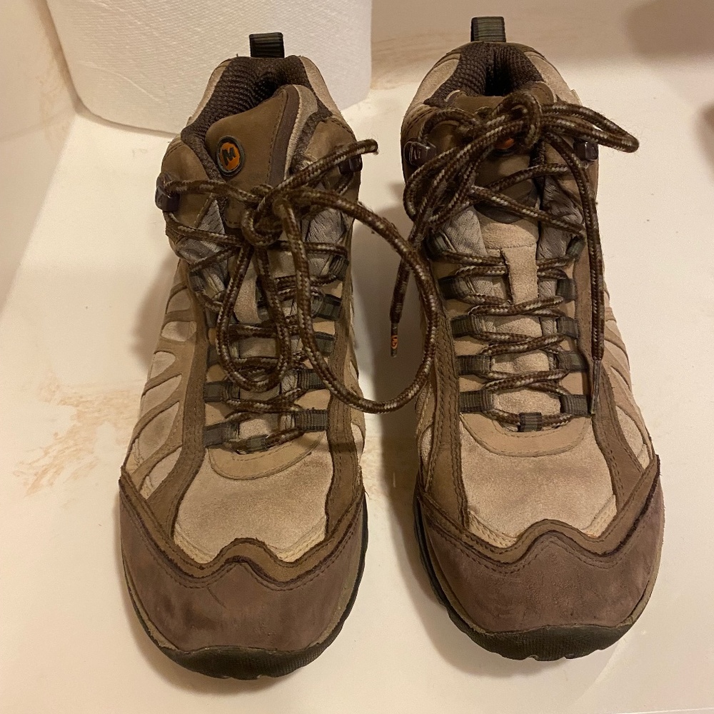 Hiking boots/ snow